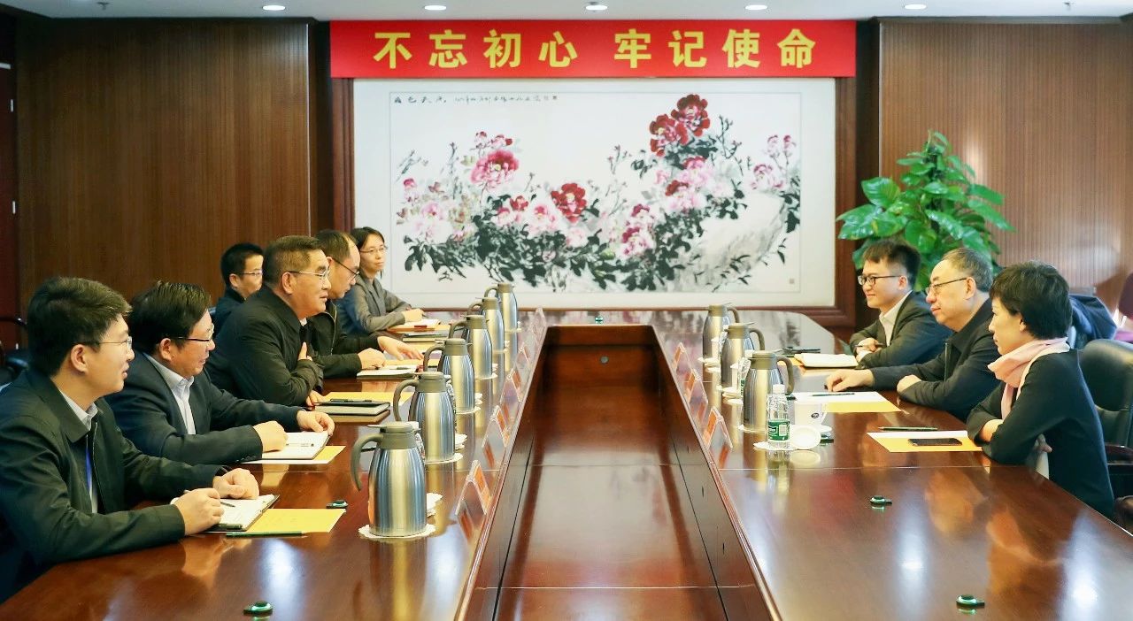 姜仁鋒會(huì)見中國國新黨委委員、總會(huì)計(jì)師劉學(xué)詩 